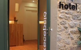 Hotel 3 Arcs Besalu